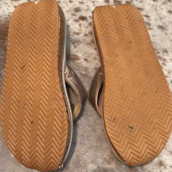 Volatile flip flops - Picture 2 of 3